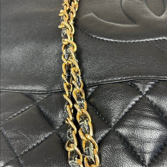Authentic Vintage Chanel Grand Shopping Tote Lambskin Quilted Tote w/ Gold Chain - Picture 8 of 8